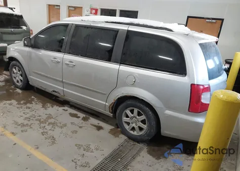 2011 Chrysler Town & Country Touring from USA, damaged, VIN 2A4RR5DG3BR722115